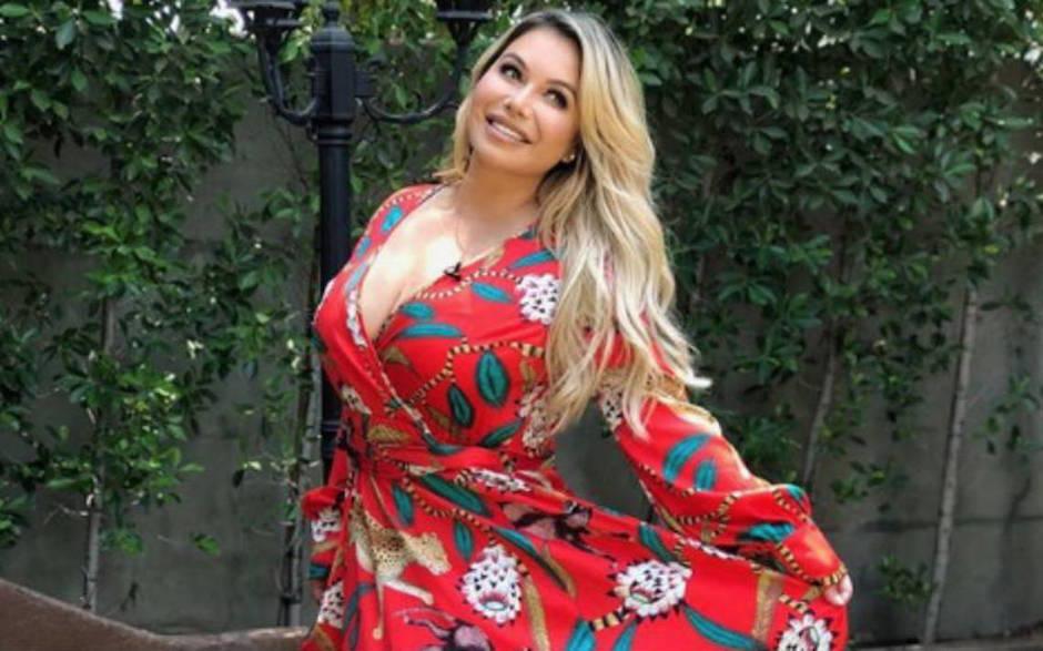 Chiquis rivera es criticada por retocar desaparecer sus rollitos en una foto. (Foto: Instagram)&nbsp;