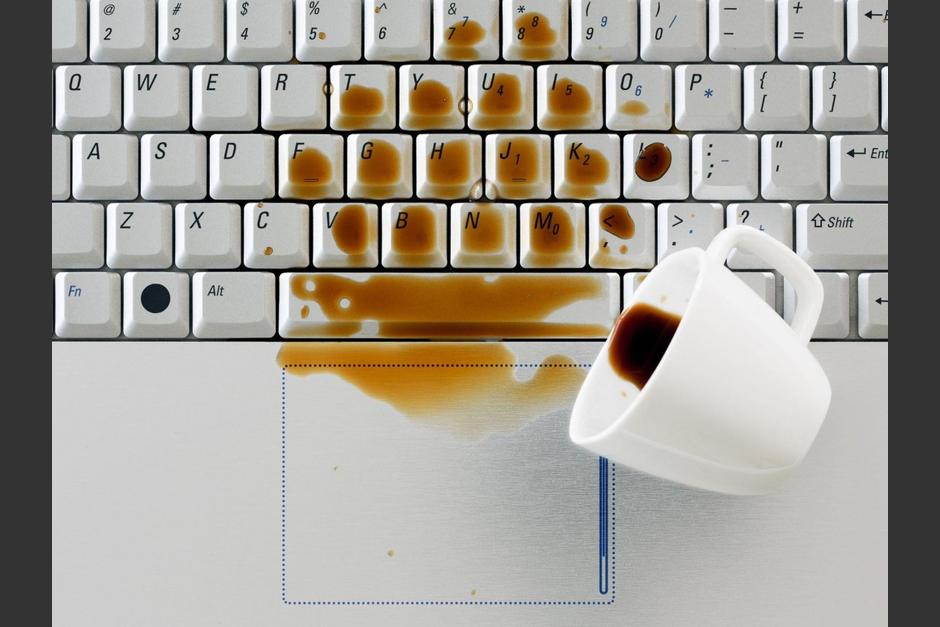 Muchos han tenido accidentes derramando líquido sobre sus computadoras. (Foto: Diario Popular Argentina)&nbsp;