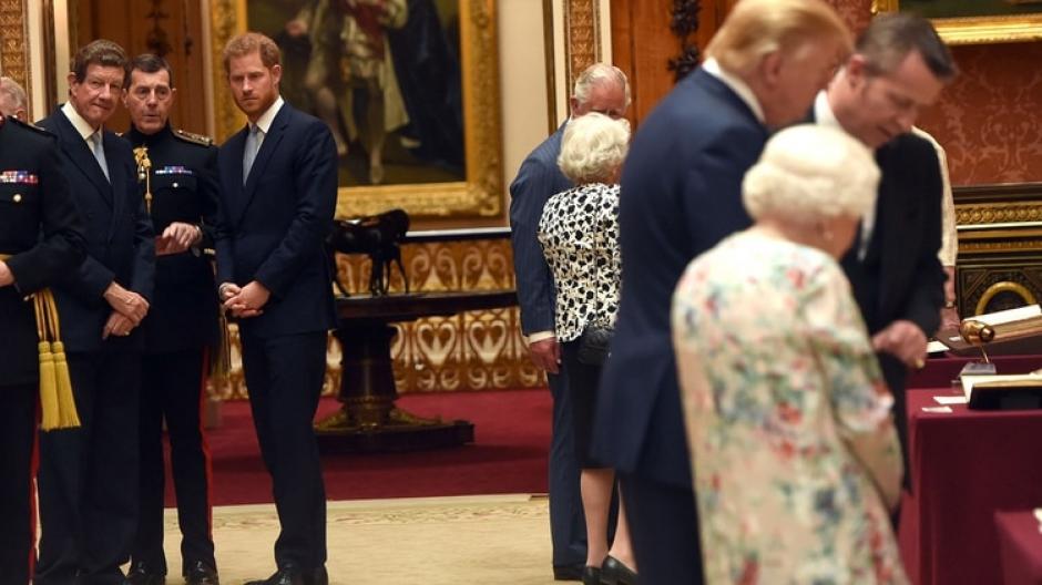 El pr&iacute;ncipe Harry evit&oacute; a Donald Trump en la recepci&oacute;n. (Foto: Grosby)