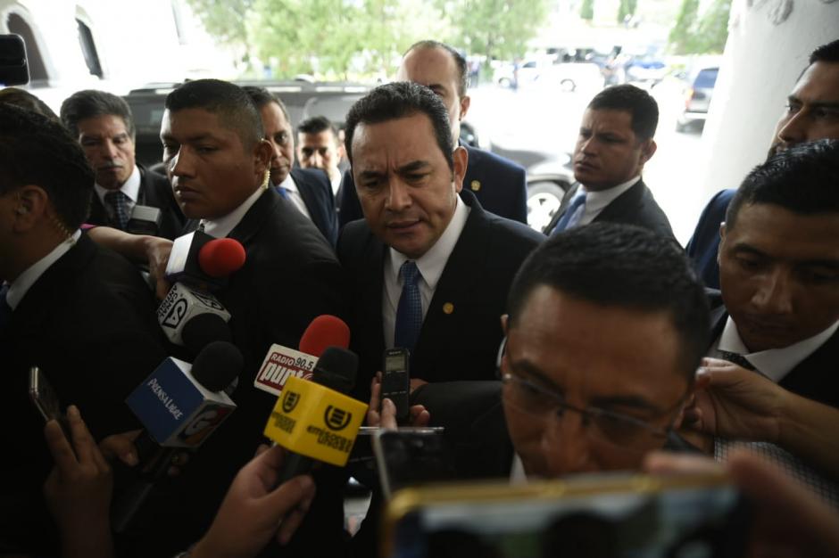 El presidente Jimmy Morales habló sobre las tropas estadounidenses al salir de la inauguración del Encuentro Empresarial del SICA. (Foto: Wilder López/Soy502)