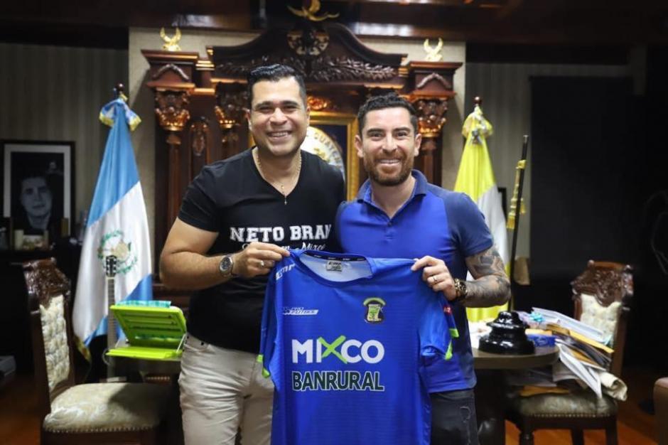 Neto Bran oficializa el fichaje&nbsp; de Jean M&aacute;rquez. (Foto: Neto Bran)