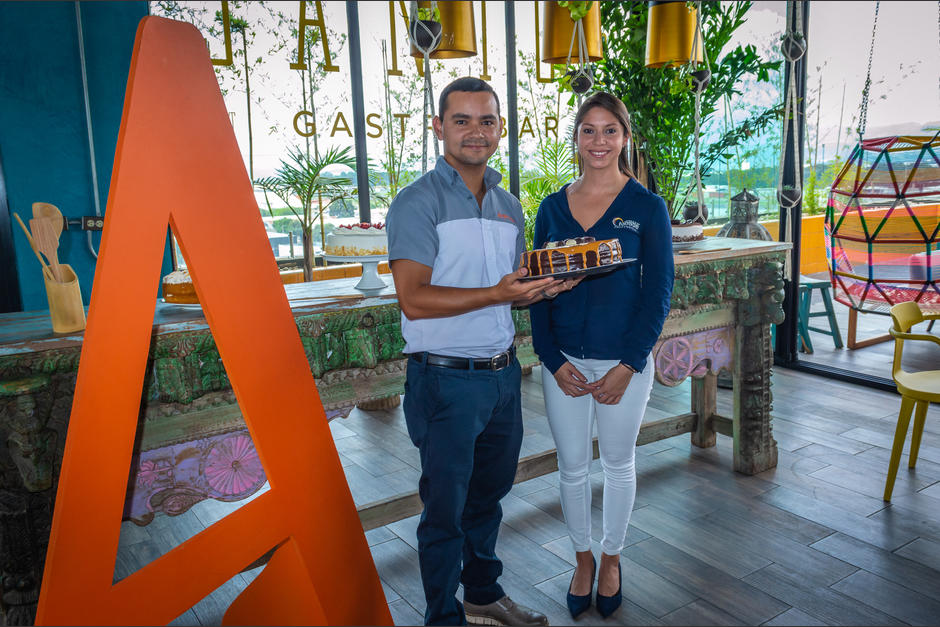 Presentaición del nuevo pastel "Apapacho" ¡ideal para celebrar este 17 de junio!