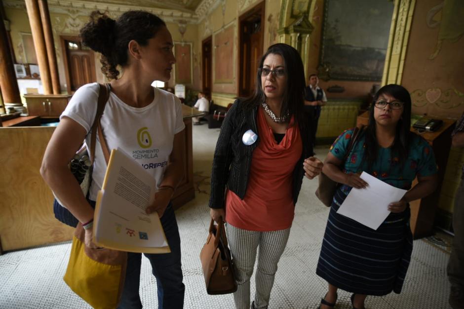 Candidatas de tres agrupaciones pol&iacute;ticas se unieron en contra de dos rivales se&ntilde;alados de varios delitos. (Foto: Wilder L&oacute;pez/Soy502)