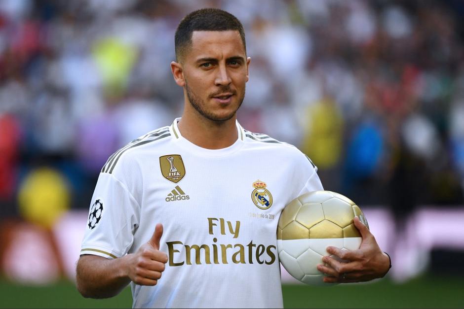 Eden Hazard besó el escudo en su presentación y la afición blanca enloqueció. (Foto: AFP)&nbsp;