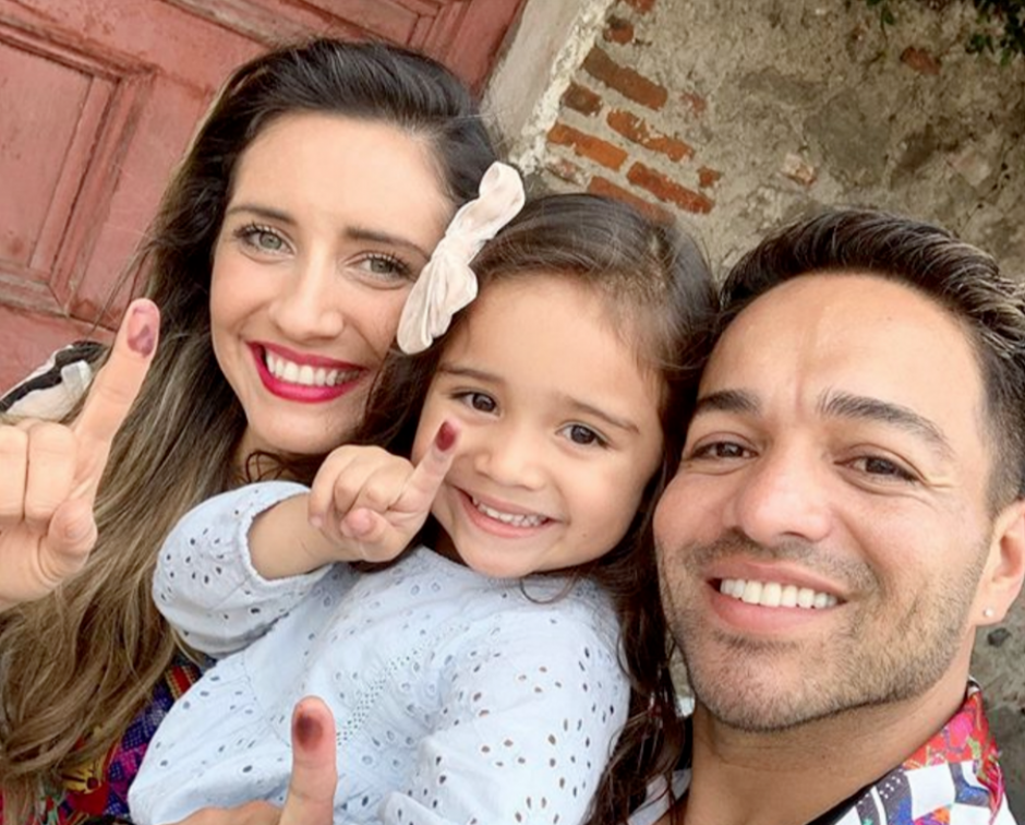 Pedro Cuevas, Florecita Cobi&aacute;n y su hija Lara, ejercieron su voto. (Foto: Instagram)&nbsp;