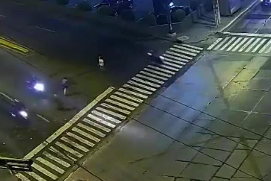 Un aparatoso accidente fue captado por las c&aacute;maras de la Polic&iacute;a Municipal de Tr&aacute;nsito. (Foto: PMT)