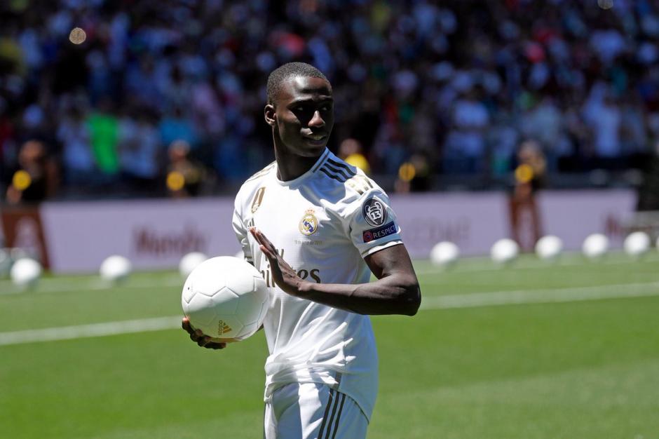 El franc&eacute;s Ferland Mendy fue presentado como nuevo jugador del Real Madrid. (Foto: Real Madrid)