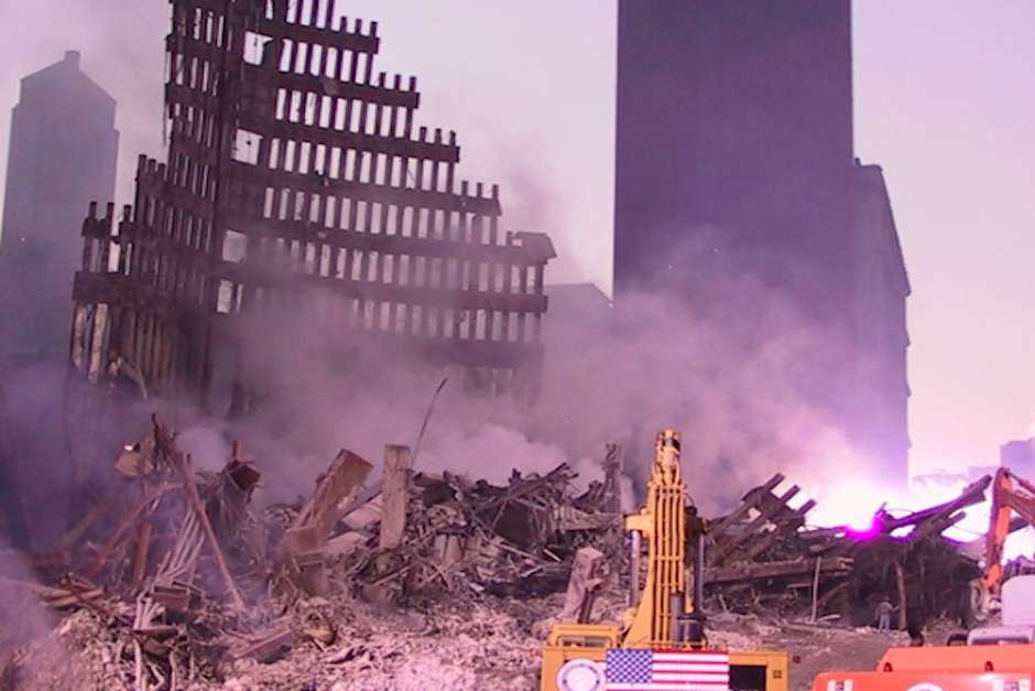 Un obrero retrat&oacute; miles de escenas durante los extensos trabajos para limpiar el mill&oacute;n de toneladas de escombros (Foto: Flirck)