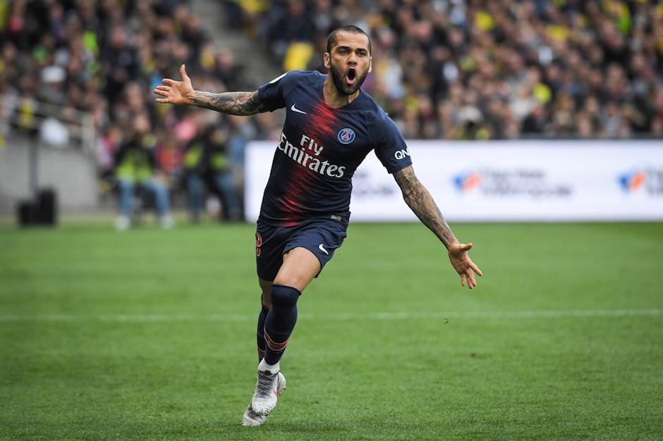 El brasile&ntilde;o Dani Alves jug&oacute; dos temporadas en el PSG. (Foto: AFP)
