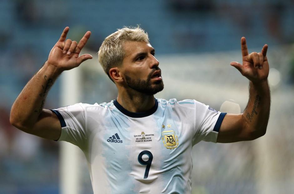 Kun Ag&uuml;ero festeja su anotaci&oacute;n y la clasificaci&oacute;n de Argentina. (Foto: AFP)