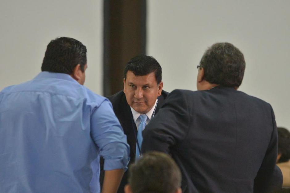 Estuardo Gald&aacute;mez, candidato a la presidencia del FCN-Naci&oacute;n, est&aacute; presente a la reuni&oacute;n de verificaci&oacute;n de datos del TSE. (Foto: Jes&uacute;s Alfonso/Soy502)