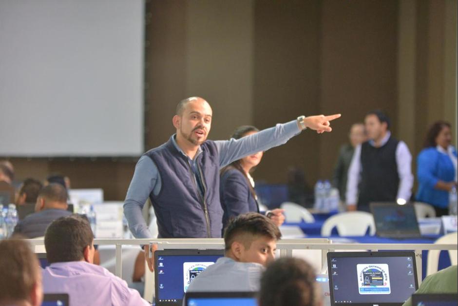 Los fiscales de las diferentes agrupaciones pol&iacute;ticas optaron por retirarse de la reuni&oacute;n de verificaci&oacute;n de datos de los resultados de las elecciones generales. (Foto: Jes&uacute;s Alfonso/Soy502)