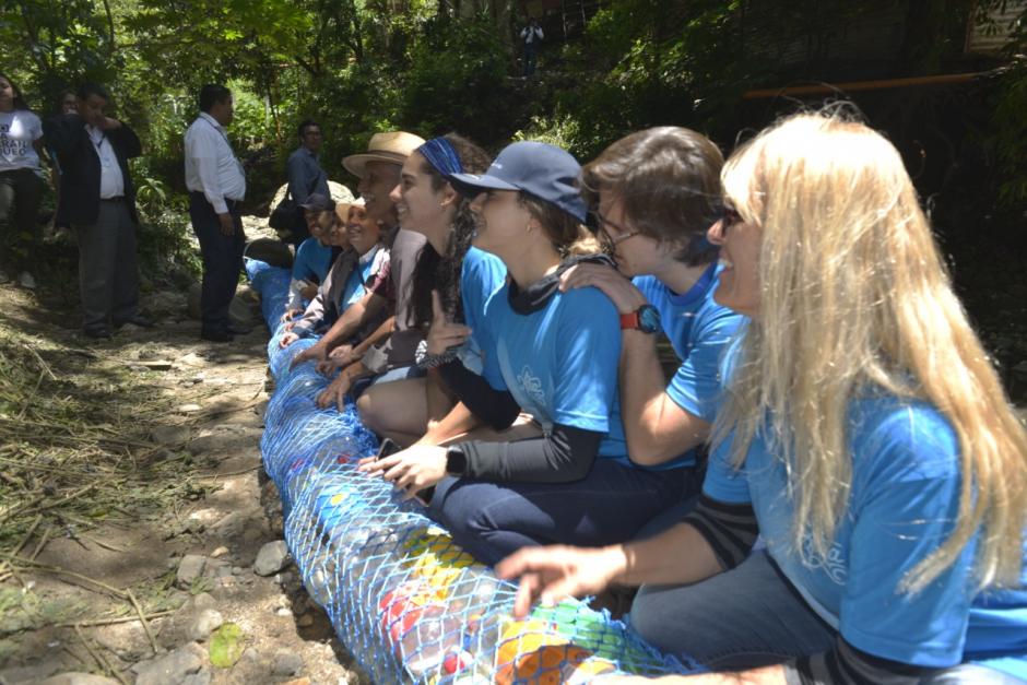 Una "biobarda" fue colocada en el R&iacute;o La Campana, que atraviesa el parque ecol&oacute;gico Jungla Urbana en zona 15. (Foto: Jes&uacute;s Alfonso/Soy502) &nbsp;