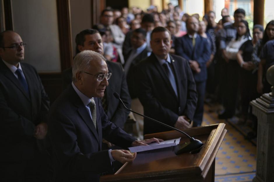 Los magistrados del TSE daban un mensaje a los trabajadores de esa instancia, pero un particular irrumpió en la reunión. (Foto: Wilder López/Soy502)