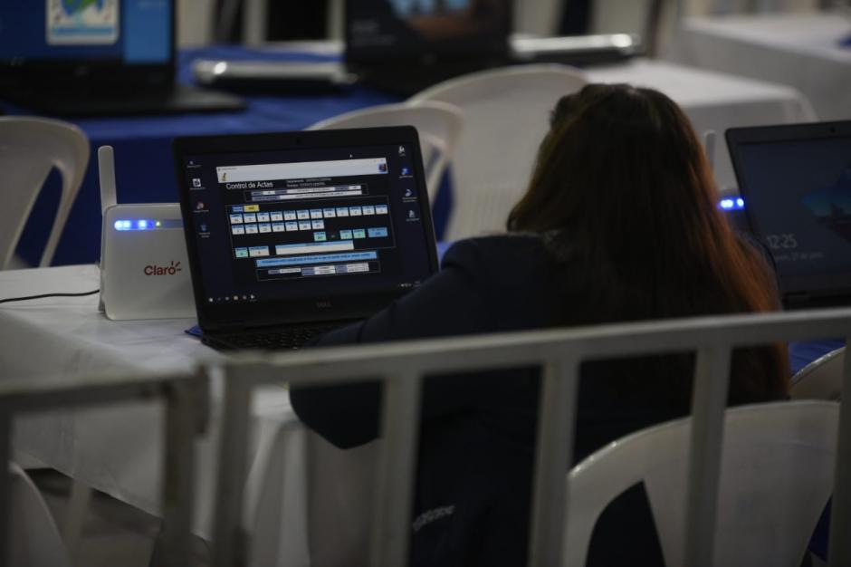 El sistema de almacenamiento de datos del TSE tuvo fallas y generó retrasos en la revisión de actas. (Foto: Wilder López/Soy502)