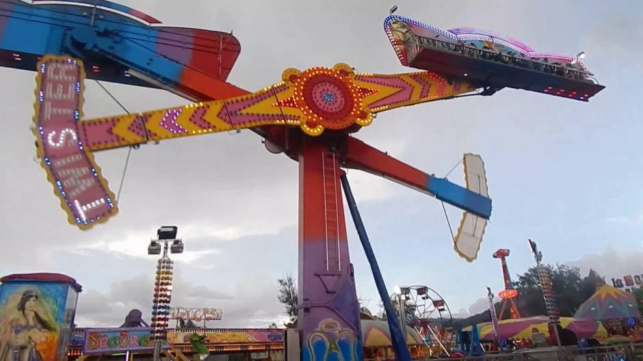 Un día de diversión se convirtió en una tragedia para varias personas en un parque de atracciones. (Foto: Youtube)