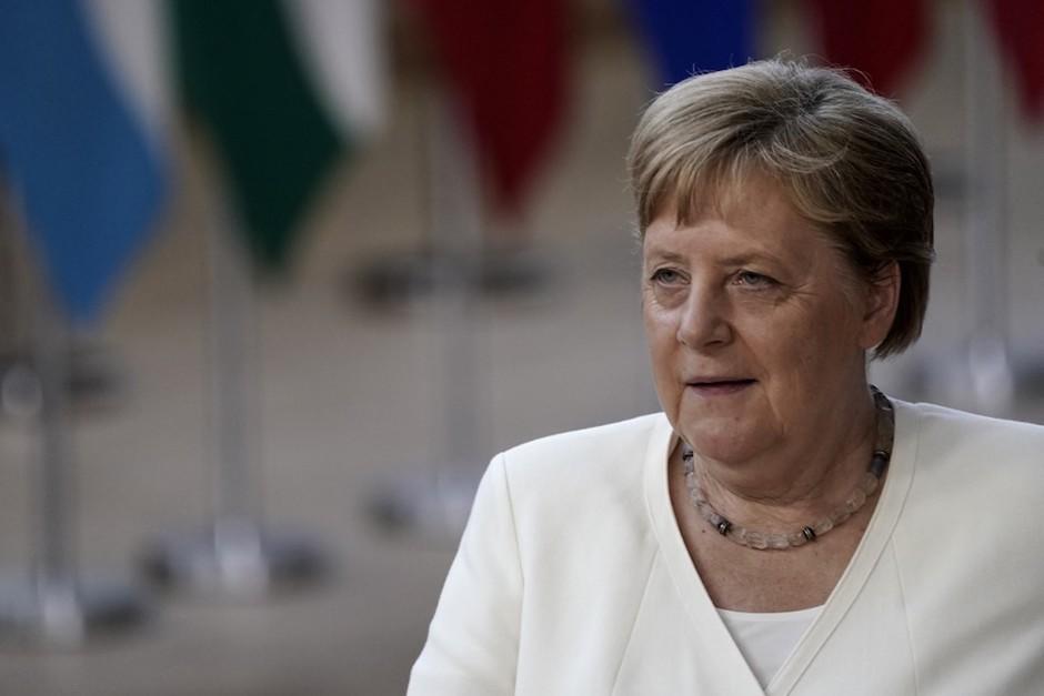 Angela Merkel rompi&oacute; el silencio y habl&oacute; sobre sus recientes temblores. (Foto: AFP)