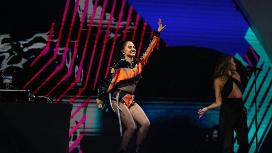 Becky G durante el cierre. (Foto:Net tv)
