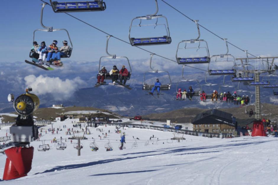 El menor de 8 a&ntilde;os colgaba en una telesilla del centro para esquiar de Screaming Eagle en Canad&aacute;. (Foto: El Mundo)