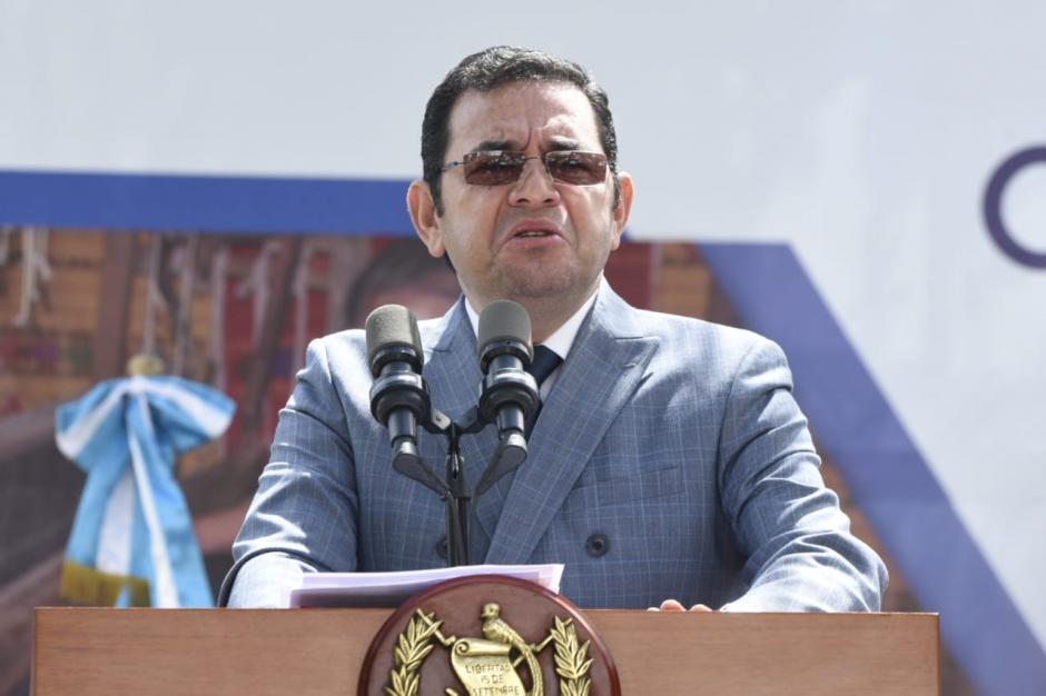 El presidente Jimmy Morales participó en la certificación del oficio de 361 personas por parte del Mineduc. (Foto: Wilder López/Soy502)