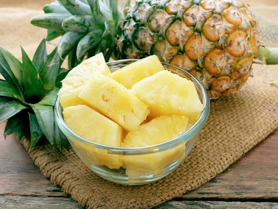 Un video sobre la forma de comer pi&ntilde;a se hace viral en redes sociales. (Foto: captura pantalla)&nbsp;