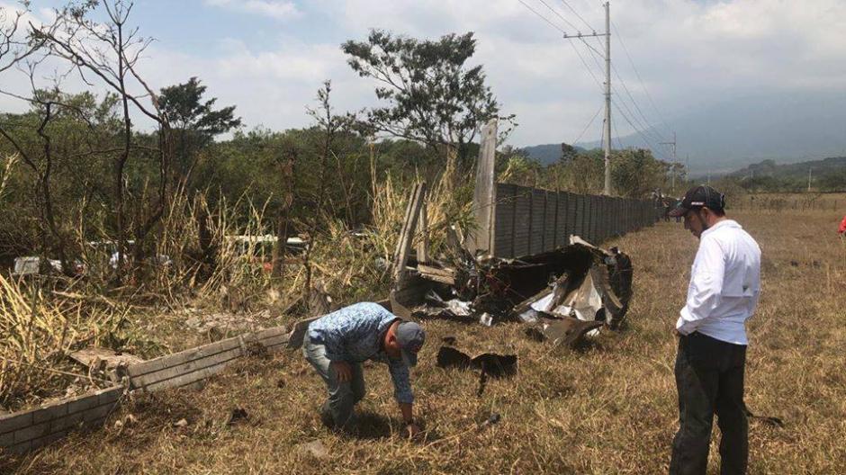 Los pobladores vivieron de cerca el percance a&eacute;reo. (Foto: C&eacute;sar P&eacute;rez/Cortes&iacute;a) 