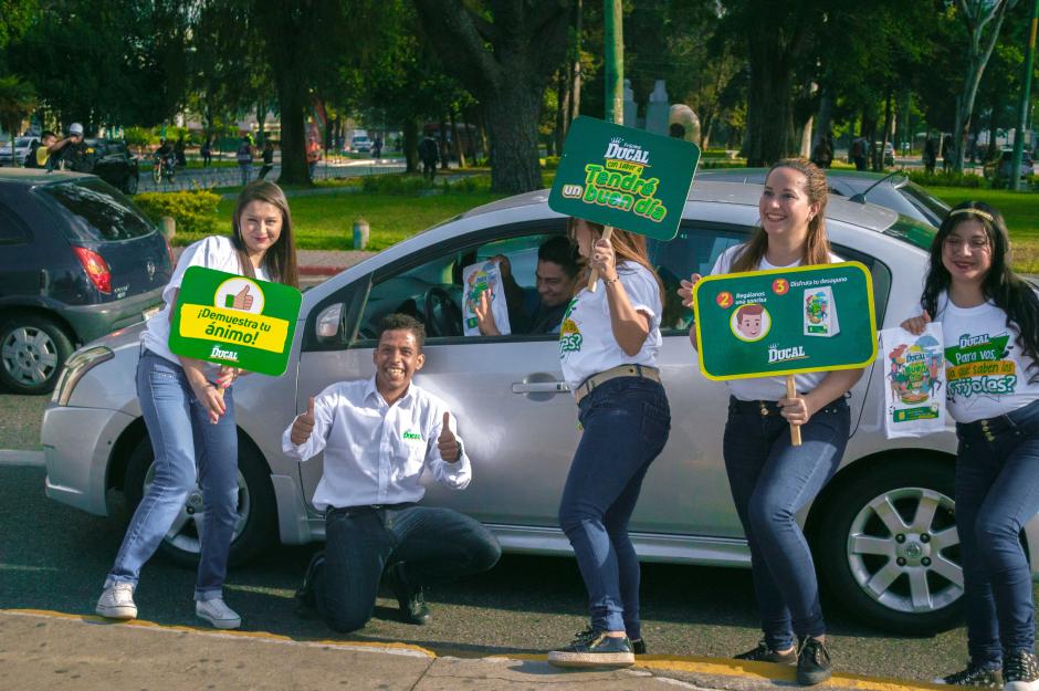 Transe&uacute;nte empieza el d&iacute;a con la mejor actitud gracias a Frijoles Ducal. (Foto: Melissa Men&eacute;ndez/Soy502)