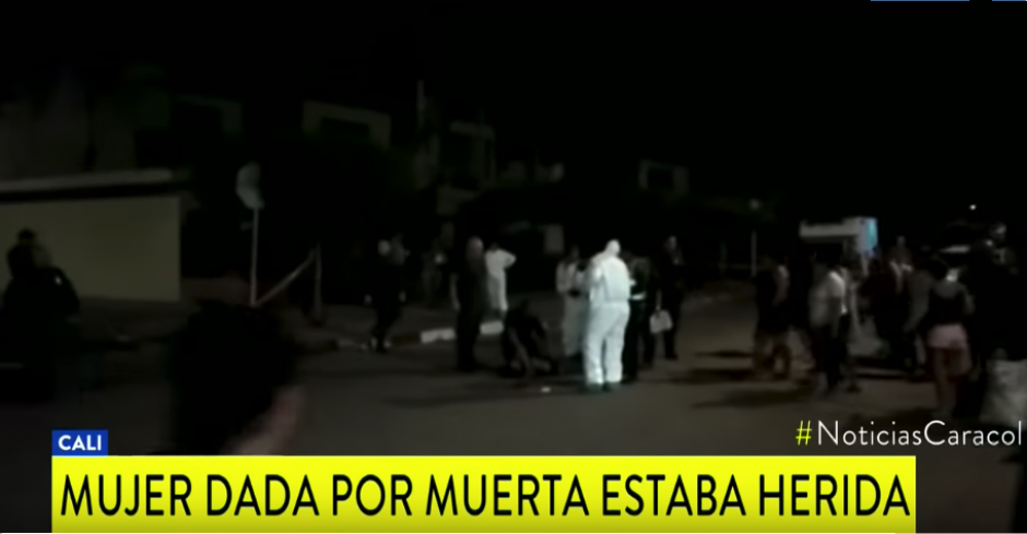 Las autoridades fueron alertados por un testigo que observaba la labor de recopilaci&oacute;n de evidencias. (Captura Pantalla)