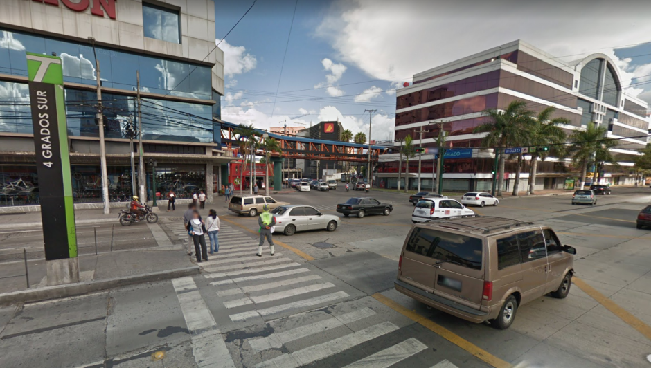 Un video compartido en redes sociales muestra la imprudente de un conductor. (Foto: GoogleMaps/captura pantalla)&nbsp;