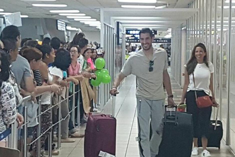 Jaime Penedo y su esposa ya están en Guatemala. (Foto: Captura de pantalla/YouTube)
