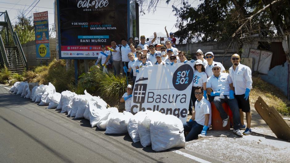 Los soy502 se unieron al #BasuraChallenge. (Foto: Soy502)
