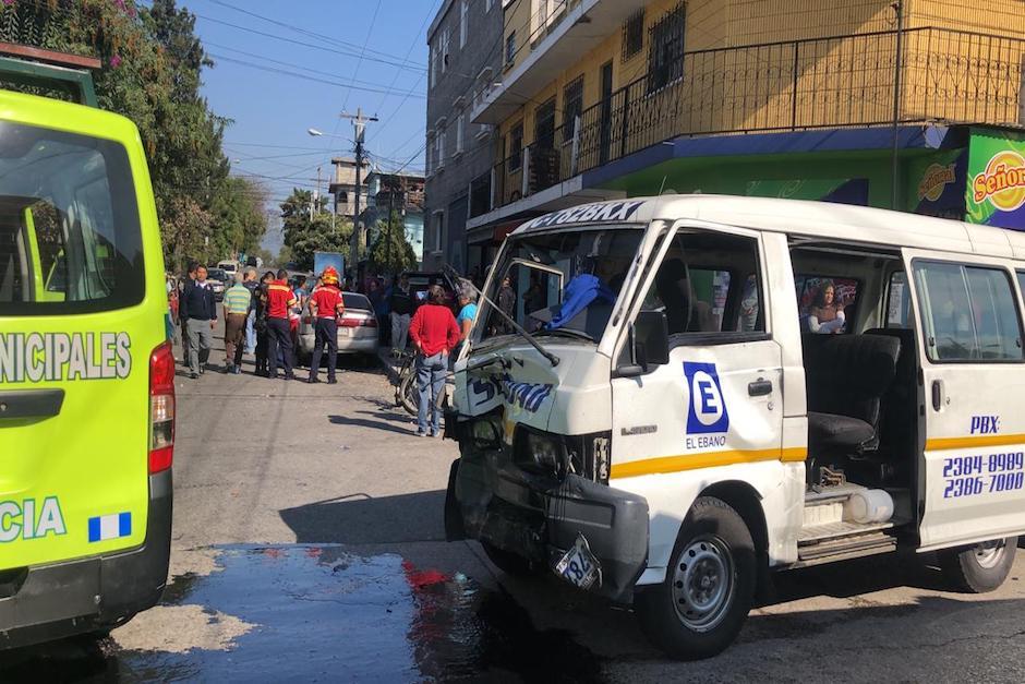 Los bomberos municipales acudieron para atender la emergencia (Foto: Jes&uacute;s Alfonso/Soy502)
