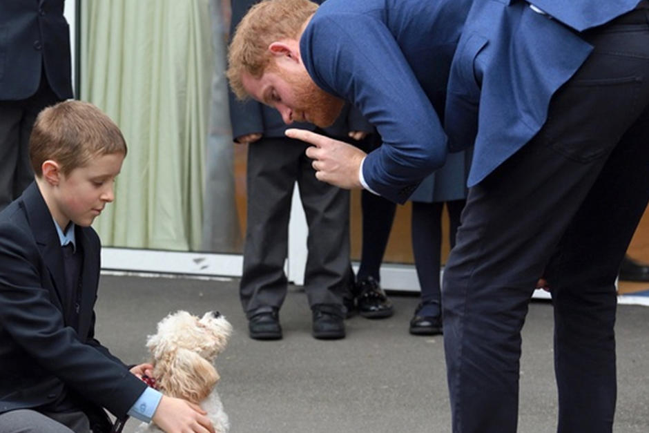 El pr&iacute;ncipe Harry tiene una an&eacute;cdota que contar de su visita a un colegio en Londres (Foto: Instagram)