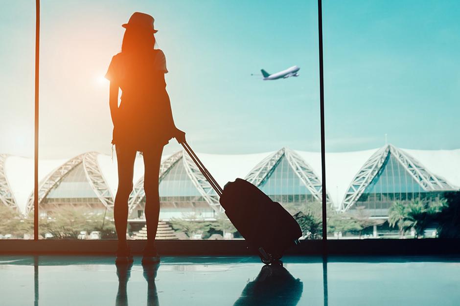 Cuando viajas tus horas de sue&ntilde;o pueden verse afectadas (Foto: Allure)