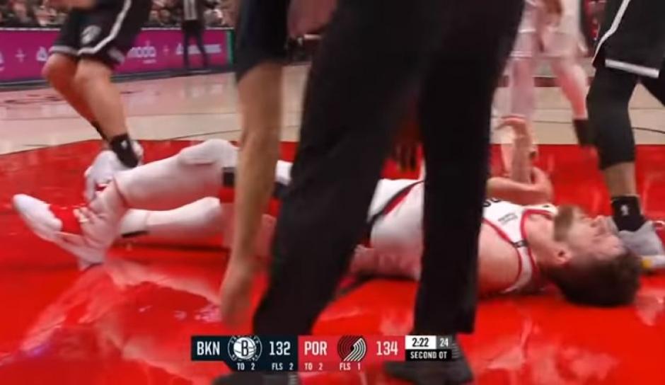 La escalofriante fractura que sufri&oacute; Jusuf Nurkic conmocion&oacute; a la NBA. (Foto: Captura de video)