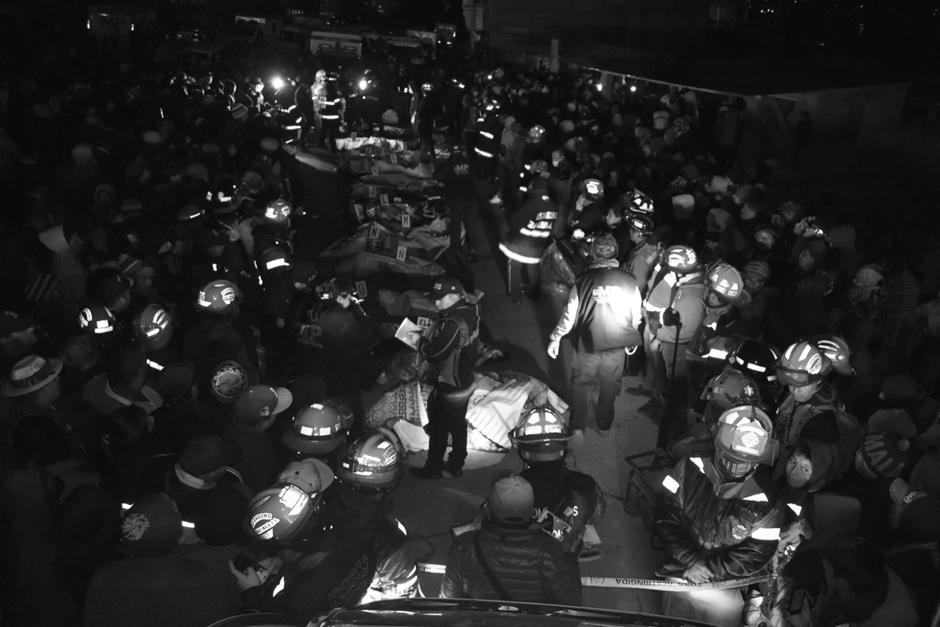 El accidente del miércoles en la noche ya dejó 19 muertos. (Foto: Bomberos Municipales Departamentales)&nbsp;