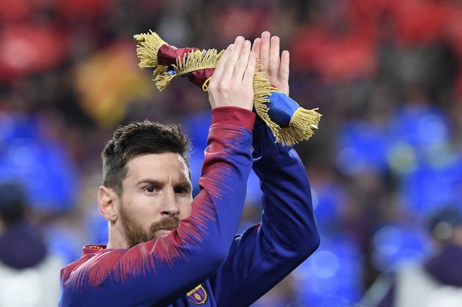 Lionel Messi envió un emotivo mensaje a Iker Casillas, quien sufrió un infarto en Portugal. (Foto: AFP)