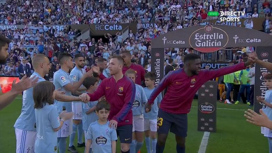 Los jugadores del Celta de Vigo le hicieron el pasillo al Barcelona. (Foto: Captura)