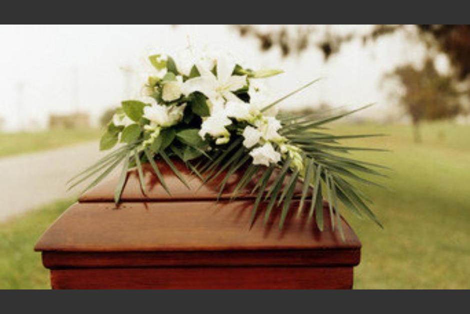 Bailarines botan el cadáver en pleno ritual en un funeral foto de Ghana. (Foto: Foto ilustrativa)