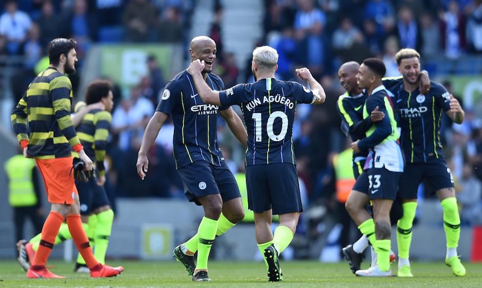 El argentino Sergio Ag&uuml;ero festeja el campeonato logrado por el Manchester City. (Foto: AFP)