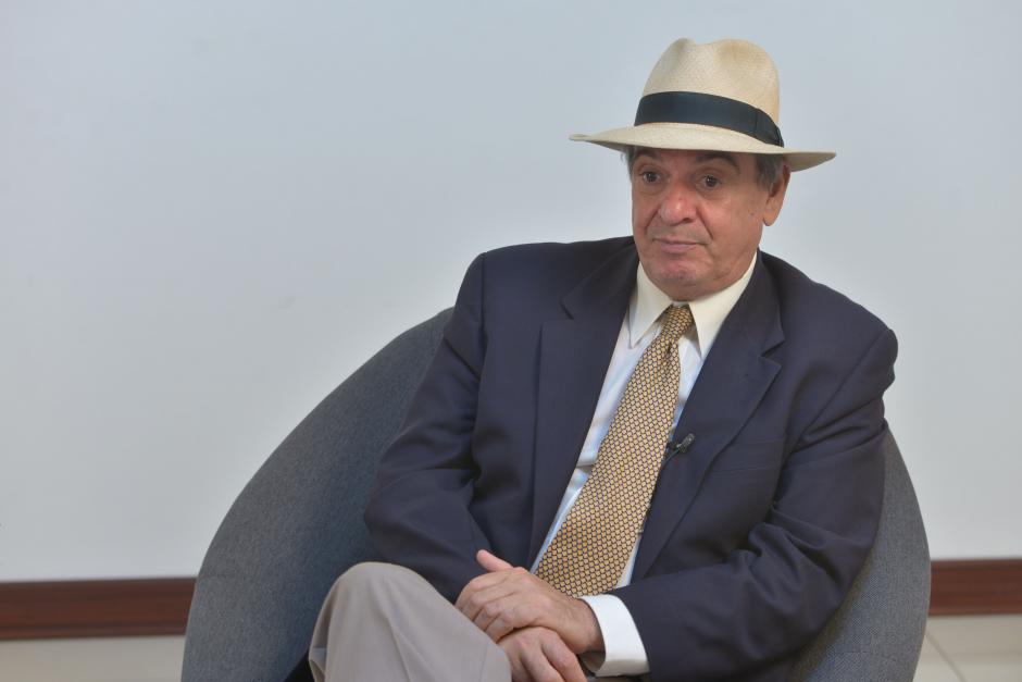 Pablo Duarte, candidato a la presidencia por el Partido Unionista, responde a las cr&iacute;ticas sobre su libro. (Foto: Jes&uacute;s Alfonso/Soy502)