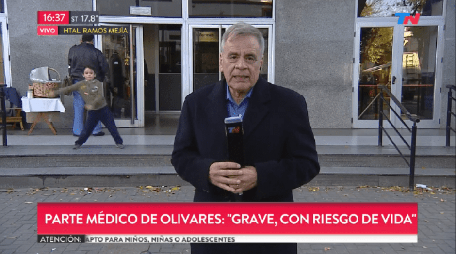 El peque&ntilde;o se meti&oacute; en la toma del periodista y convirti&oacute; un reporte serio en una broma que se esparci&oacute; en redes sociales. (Foto: TN)