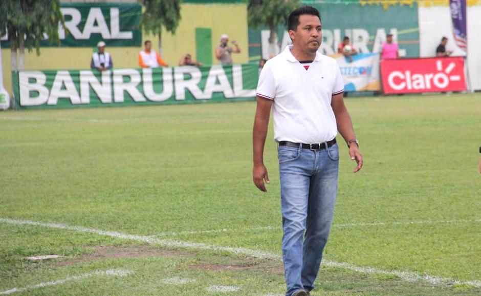 El t&eacute;cnico guatemalteco Amarini Villatoro logr&oacute; dos t&iacute;tulos al frente de Guastatoya. (Foto: Javier del Cid)