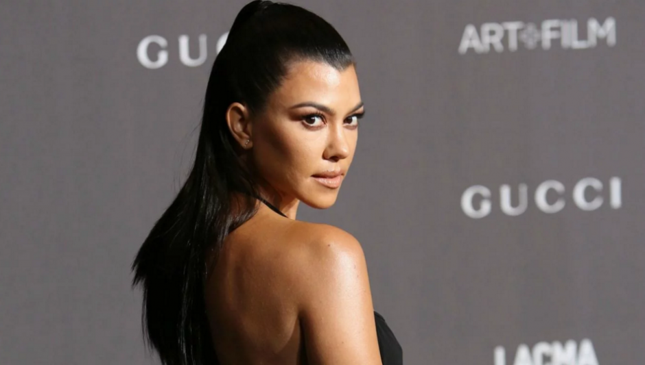 Kourtney Kardashian recibi&oacute; comentarios por su mini vestido rosa. (Foto: AFP)&nbsp;