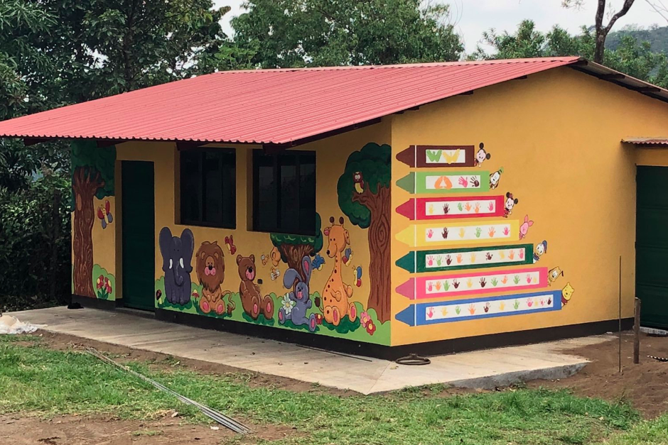 El hombre que consigui&oacute; construir una escuelita ahora busca edificar dos cocinas para alimentar a los ni&ntilde;os. (Foto: Rony Chal&iacute;)&nbsp;