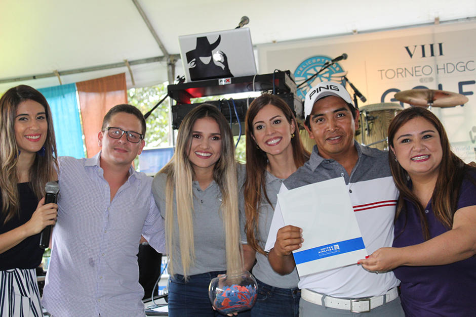 Se entregaron premios a golfistas destacados. (Foto: Soy502)