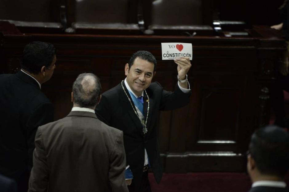 El presidente Jimmy Morales acudió a la sesión solemne en el Congreso para celebrar los 34 años de la promulgación de la Constitución. (Foto: Wilder López/Soy502)