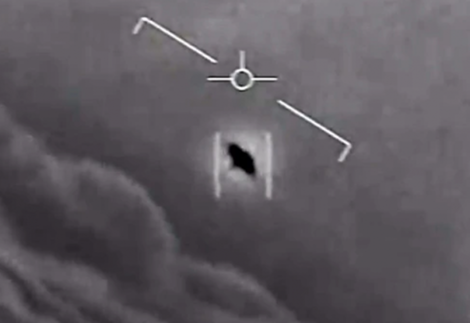 Los pilotos aseguran haber observado diversos objetos desconocidos durante sus pr&aacute;cticas de vuelo. (Captura Video)