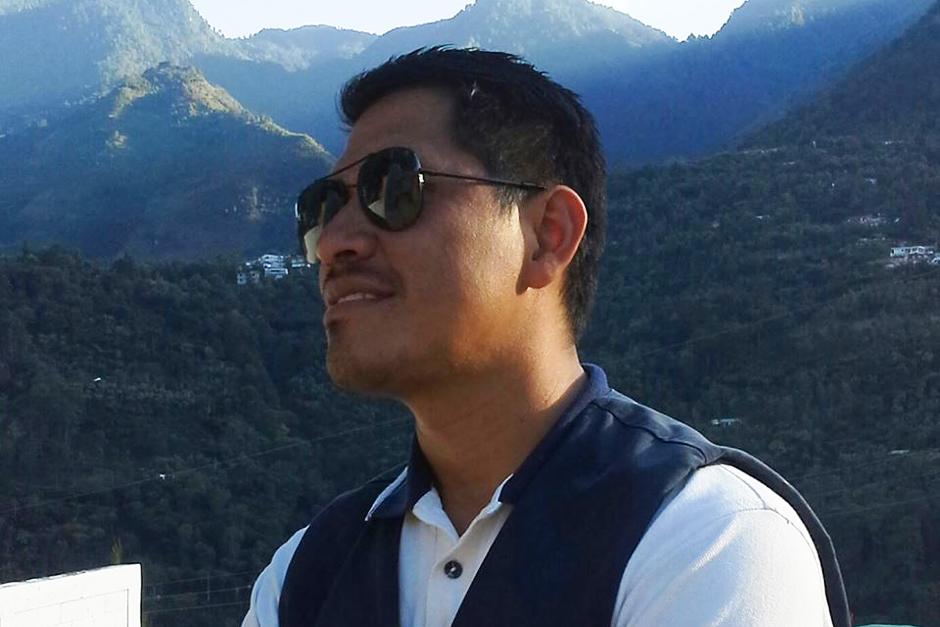 Omer Villegas fue grabado mientras pedía 1 mil quetzales a un comerciante. (Foto: Facebook/Omer Villegas)