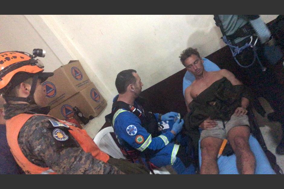 Maximilian Nagl se perdió cuando descendía del volcán de Fuego, pero rescatado. (Foto: Conred)